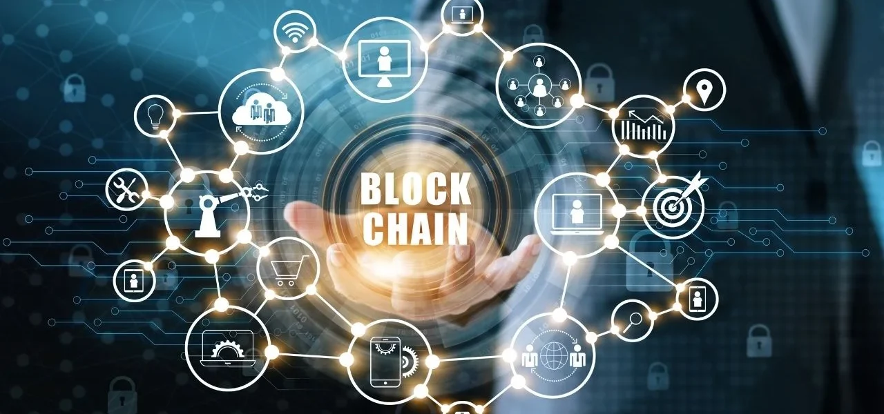 Deterministyczność w smart kontraktach – dlaczego blockchain nie może być „losowy”