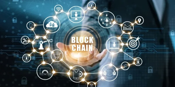 Deterministyczność w smart kontraktach – dlaczego blockchain nie może być „losowy”