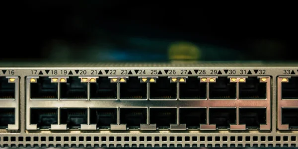 Dlaczego porty w systemie są otwarte mimo braku aplikacji – analiza połączeń sieciowych (Windows 11 + bezpieczeństwo)