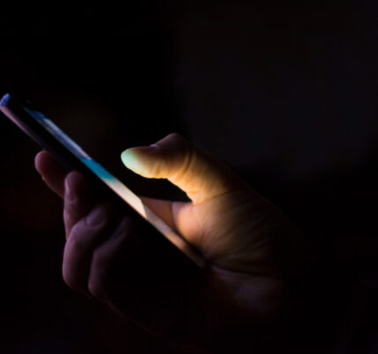 Dlaczego transakcja kryptowalutowa może utknąć na wiele godzin lub dni