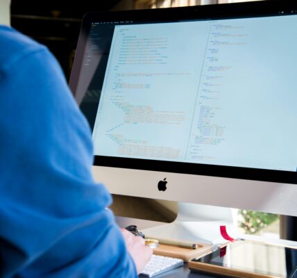 Jak rozpocząć naukę programowania sterowników PLC od podstaw