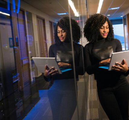 Jak system ERP usprawnia zarządzanie firmą produkcyjną