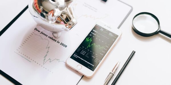 Jak zmiany stóp procentowych wpływają na raty kredytów hipotecznych