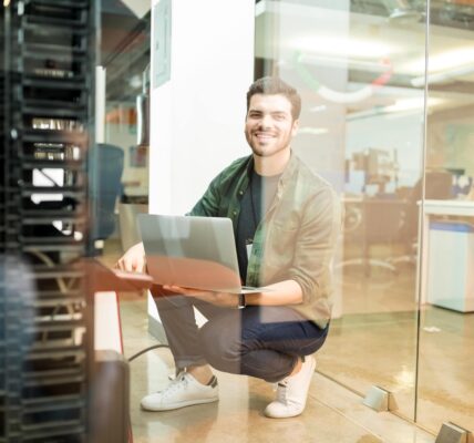 Sesja użytkownika vs czas działania systemu – dlaczego wylogowanie nie resetuje bezpieczeństwa