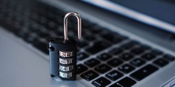 Replay attacks w blockchainach – kiedy ta sama transakcja działa w wielu sieciach