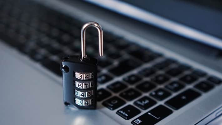 Replay attacks w blockchainach – kiedy ta sama transakcja działa w wielu sieciach