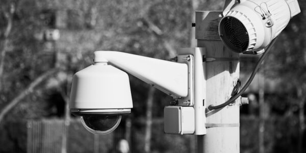 System rozpoznawania tablic rejestracyjnych i nowoczesne systemy parkingowe kamerowe – automatyzacja, która zmienia zarządzanie ruchem