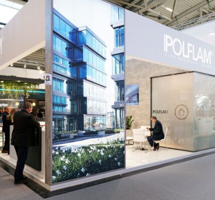 Nowe standardy w branży ekspozycyjnej. Jak wyróżnić swoją firmę na targach?