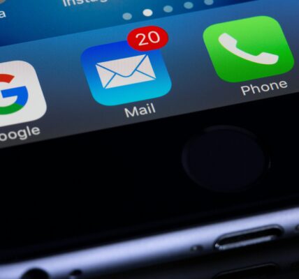 Jak ogarnąć prywatność maila i nie dać się wkręcić