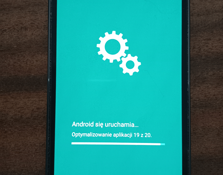 Dlaczego Android nie uruchamia się po aktualizacji i wpada w bootloop
