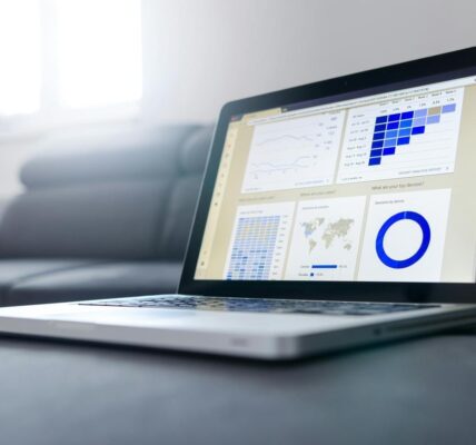 Dlaczego ekran komputera migocze lub chwilowo gaśnie