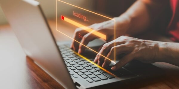 Dlaczego internet jest wolny mimo dobrego łącza? Kompleksowa analiza problemów sieciowych