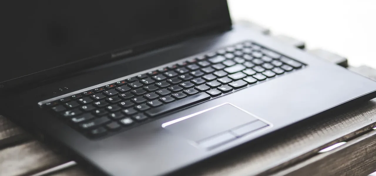 Dlaczego komputer długo się uruchamia? Analiza procesu bootowania krok po kroku