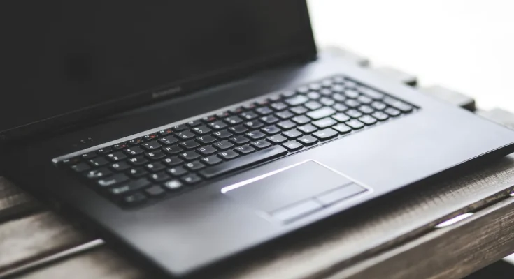 Dlaczego komputer długo się uruchamia? Analiza procesu bootowania krok po kroku