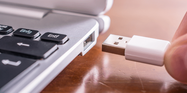 Dlaczego urządzenia (USB, GPU, dysk) działają niestabilnie? Problem sterowników i kompatybilności