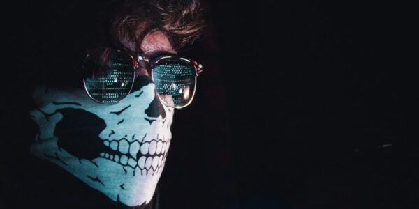 Dziecko otrzymuje podejrzane wiadomości na Messengerze – jak rozpoznać grooming i phishing