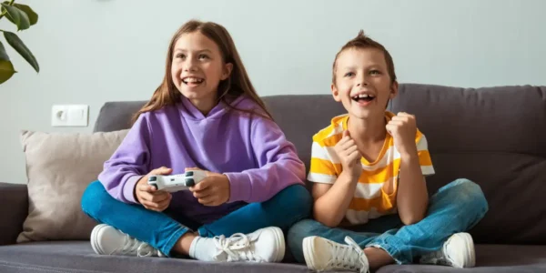 Gry online i czaty głosowe – jak obcy kontaktują się z dziećmi