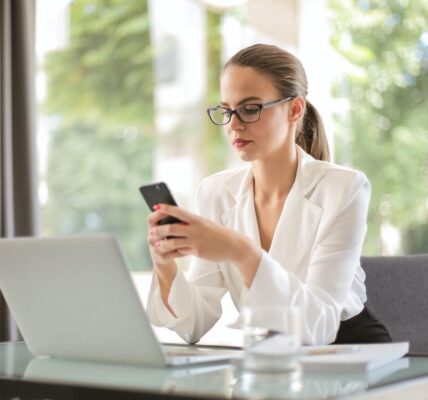 Internet mobilny działa, ale aplikacje nie mają dostępu do sieci (Android)