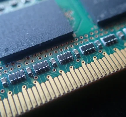 Jak działa system swap w Linux i dlaczego komputer zwalnia mimo wolnego RAM