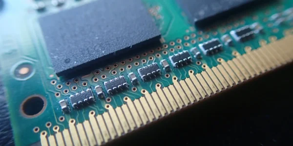 Jak działa system swap w Linux i dlaczego komputer zwalnia mimo wolnego RAM