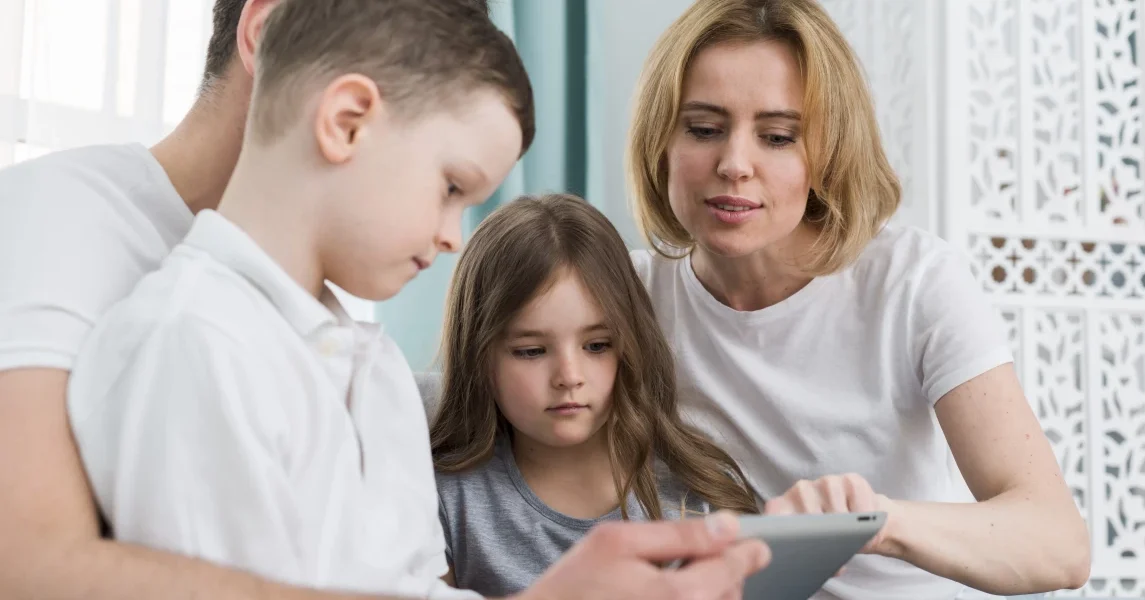 Jak ograniczyć czas ekranowy dziecka bez konfliktów