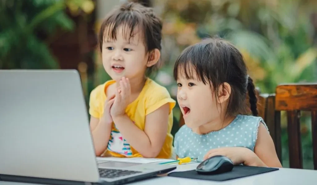 Kontrola rodzicielska w 2026 – jak naprawdę monitorować telefon dziecka bez naruszania prywatności