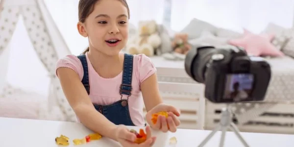 Live streamy i transmisje na żywo – jakie zagrożenia czyhają na dzieci