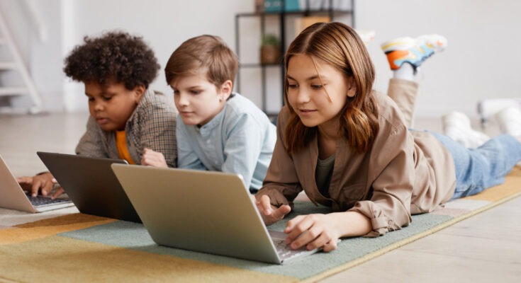 Prywatne grupy i zamknięte społeczności – czy są bezpieczne dla dzieci