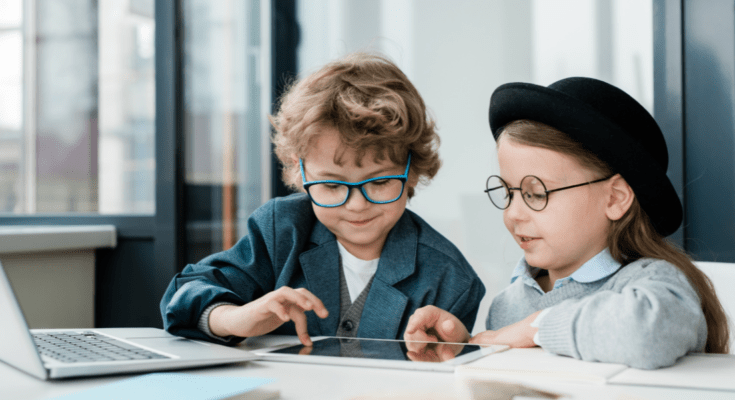 Szkoła online i konta uczniów – jak zabezpieczyć dziecko przed przejęciem konta