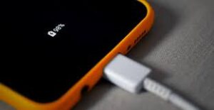 Telefon ładuje się bardzo wolno mimo szybkiej ładowarki – co blokuje szybkie ładowanie