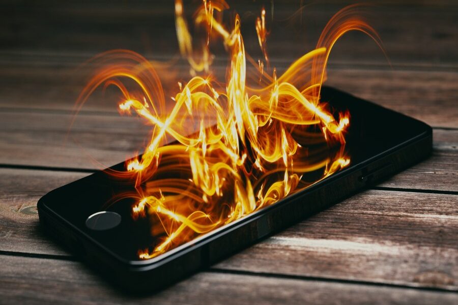 Telefon nagrzewa się podczas ładowania – czy to normalne i kiedy to problem