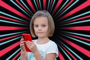 TikTok i YouTube Shorts – jak chronić dzieci przed szkodliwymi treściami i algorytmem