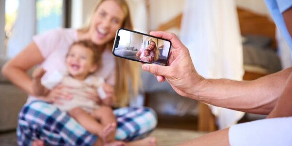 Udostępnianie zdjęć dzieci w internecie (sharenting) – jakie niesie zagrożenia
