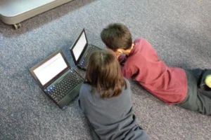 Wspólne konta w grach i social media – dlaczego to duże zagrożenie dla dzieci