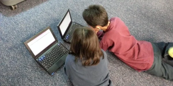 Wspólne konta w grach i social media – dlaczego to duże zagrożenie dla dzieci