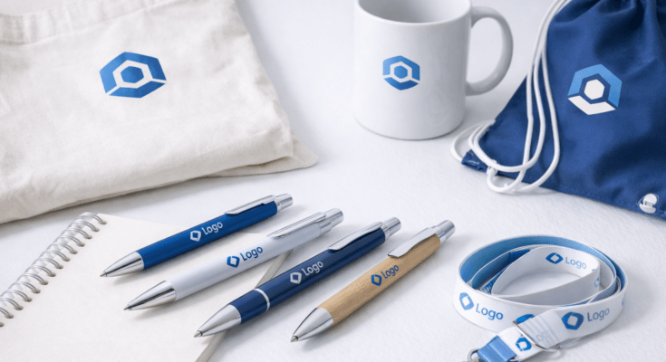 Gadżety reklamowe dla firm — jak wybrać skuteczne upominki z logo na targi i eventy?