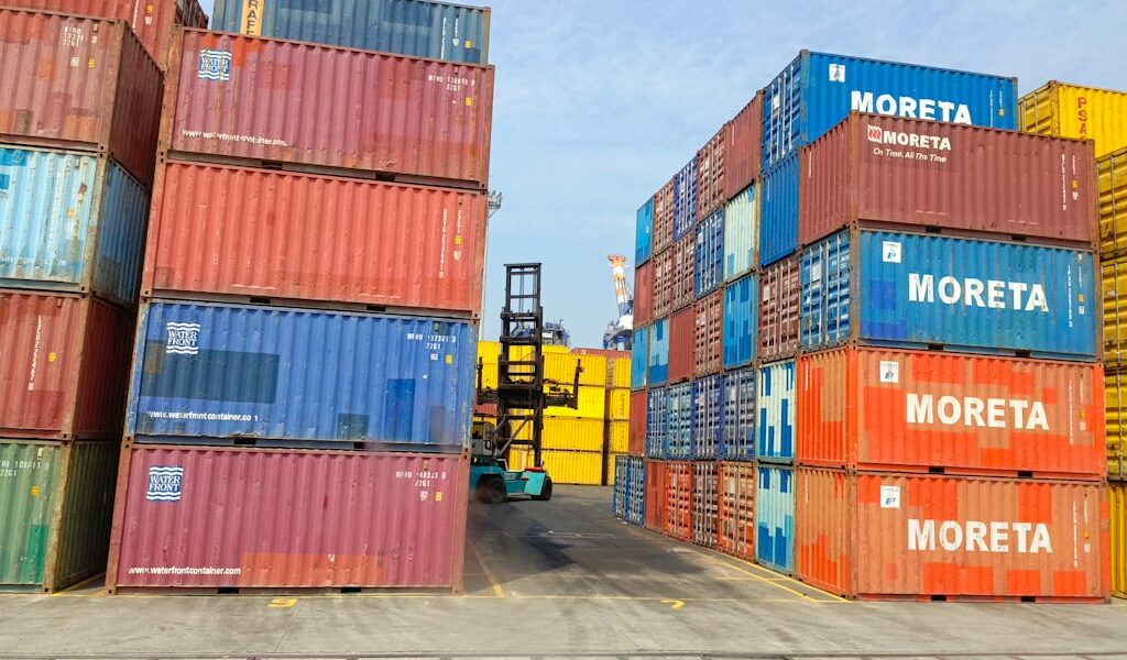 Procedury celne w handlu międzynarodowym – najczęstsze błędy importerów i eksporterów