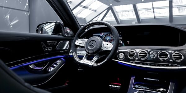 Podróż zmysłów – dlaczego profesjonalny zapach w aucie to nowy standard elegancji?