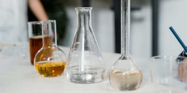 Jakie są właściwości fizyczne chlorku cynku?