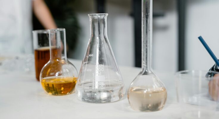 Jakie są właściwości fizyczne chlorku cynku?