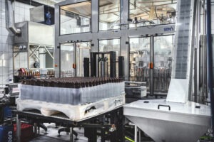 Produkcja napojów bez systemu kaucyjnego. Jak wybrać opakowanie i dobrze zaplanować rozlew?