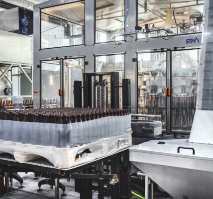 Produkcja napojów bez systemu kaucyjnego. Jak wybrać opakowanie i dobrze zaplanować rozlew?