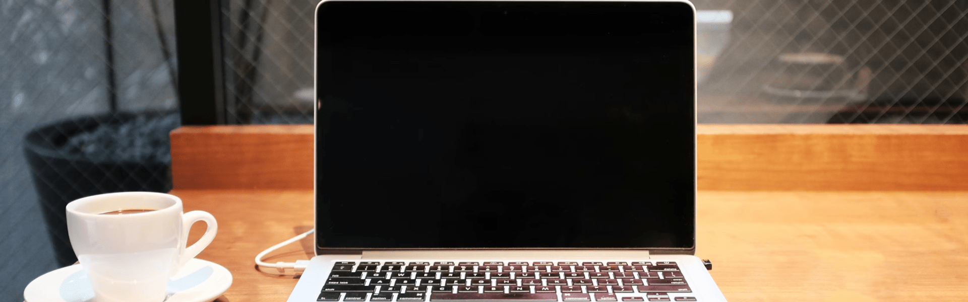 Przyszłość Laptopów: Dlaczego Lekkość I Długi Czas Pracy Stają Się Ważniejsze Niż Sama Moc