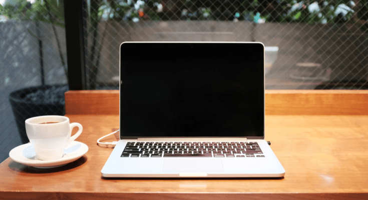 Przyszłość Laptopów: Dlaczego Lekkość I Długi Czas Pracy Stają Się Ważniejsze Niż Sama Moc