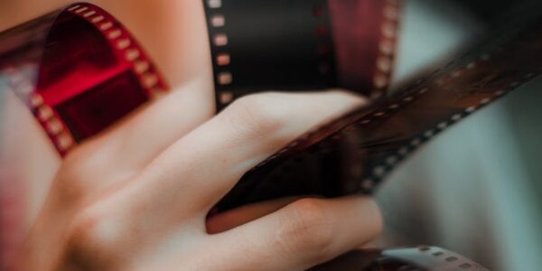 Najlepsze filmy online – jak wybierać wartościowe produkcje i cieszyć się domową rozrywką na najwyższym poziomie