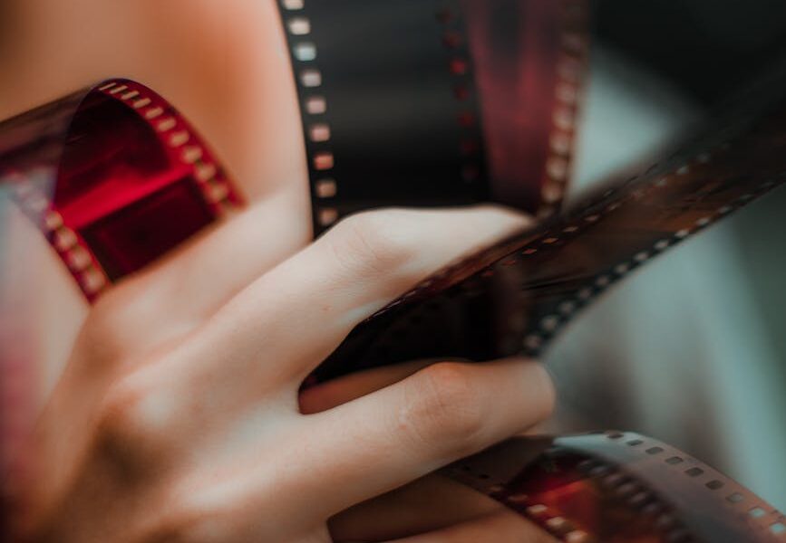 Najlepsze filmy online – jak wybierać wartościowe produkcje i cieszyć się domową rozrywką na najwyższym poziomie