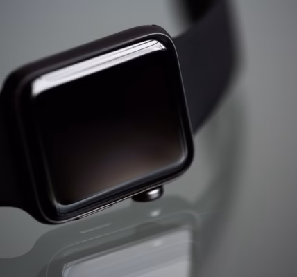 Jak zadbać o smartfon i smartwatch, aby służyły przez lata? Praktyczne wskazówki dla użytkowników Apple