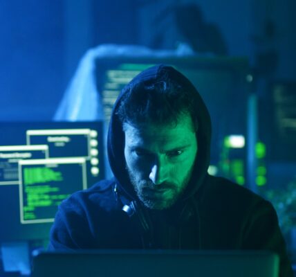Initial Access Brokers w Darknecie – jak sprzedawany dostęp do firm staje się początkiem cyberataku