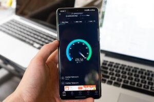 Test prędkości internetu mobilnego na smartfonie